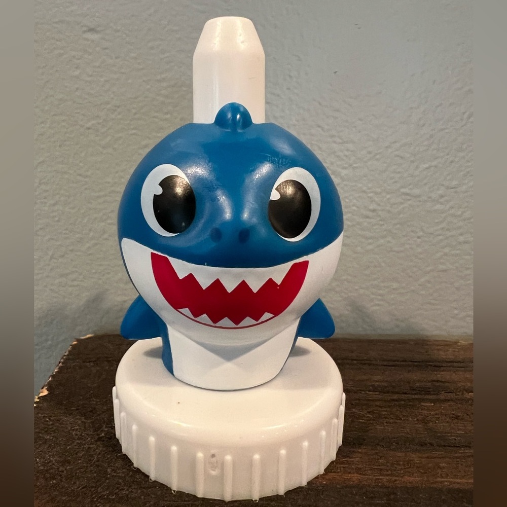 Good2Grow Baby Shark Blue Daddy Shark Juice Topper